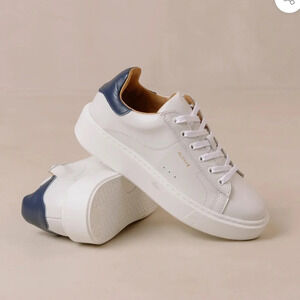 Alohas WHITE AND BLUE LEATHER SNEAKERS, size 9